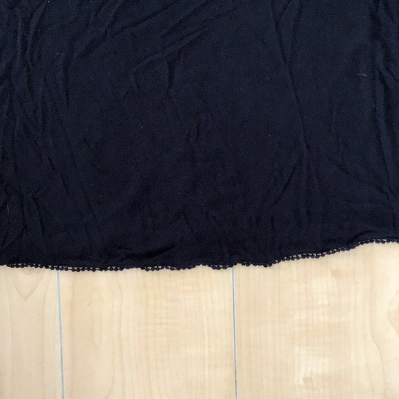 Simple black tank - Picture 3 of 3